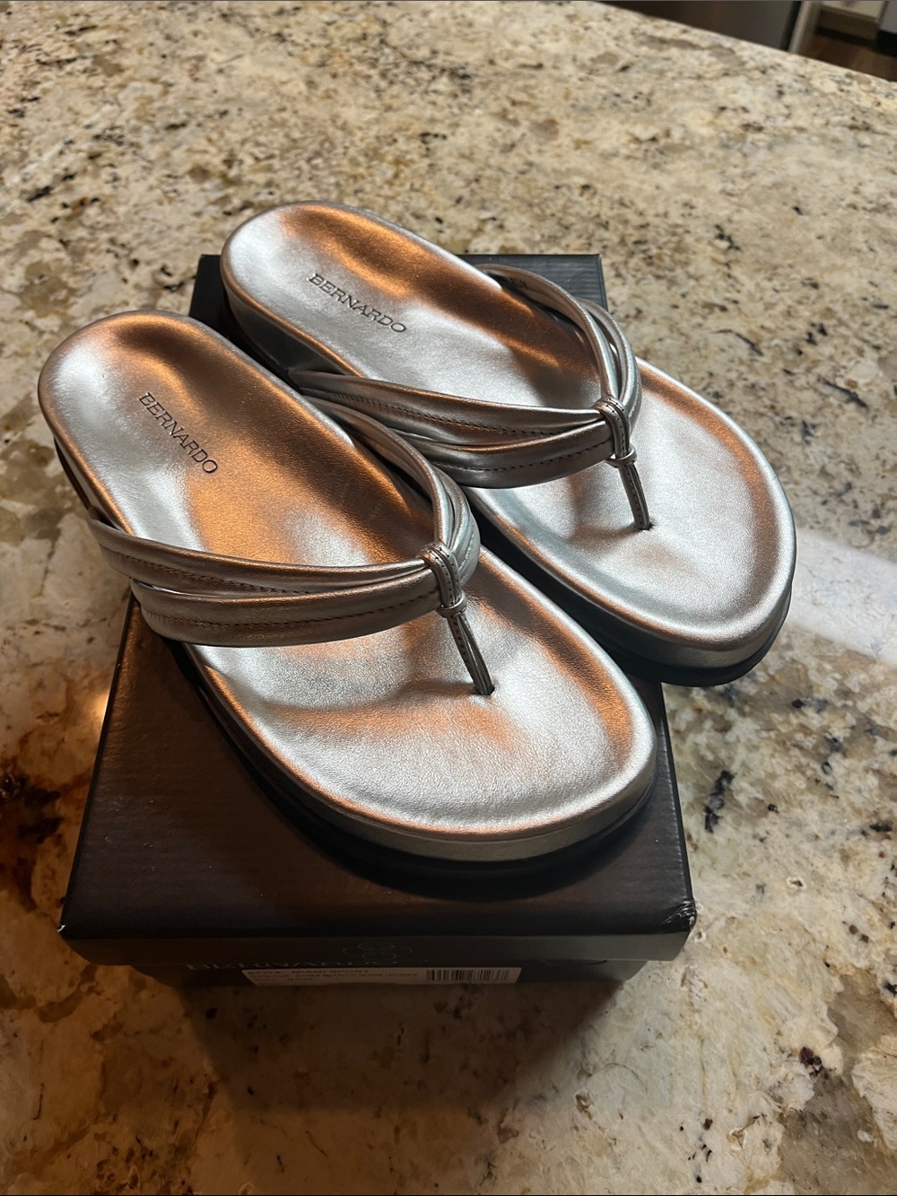 Bernardo Metallic Silver Thong Sandals for Women NWB 8.5M